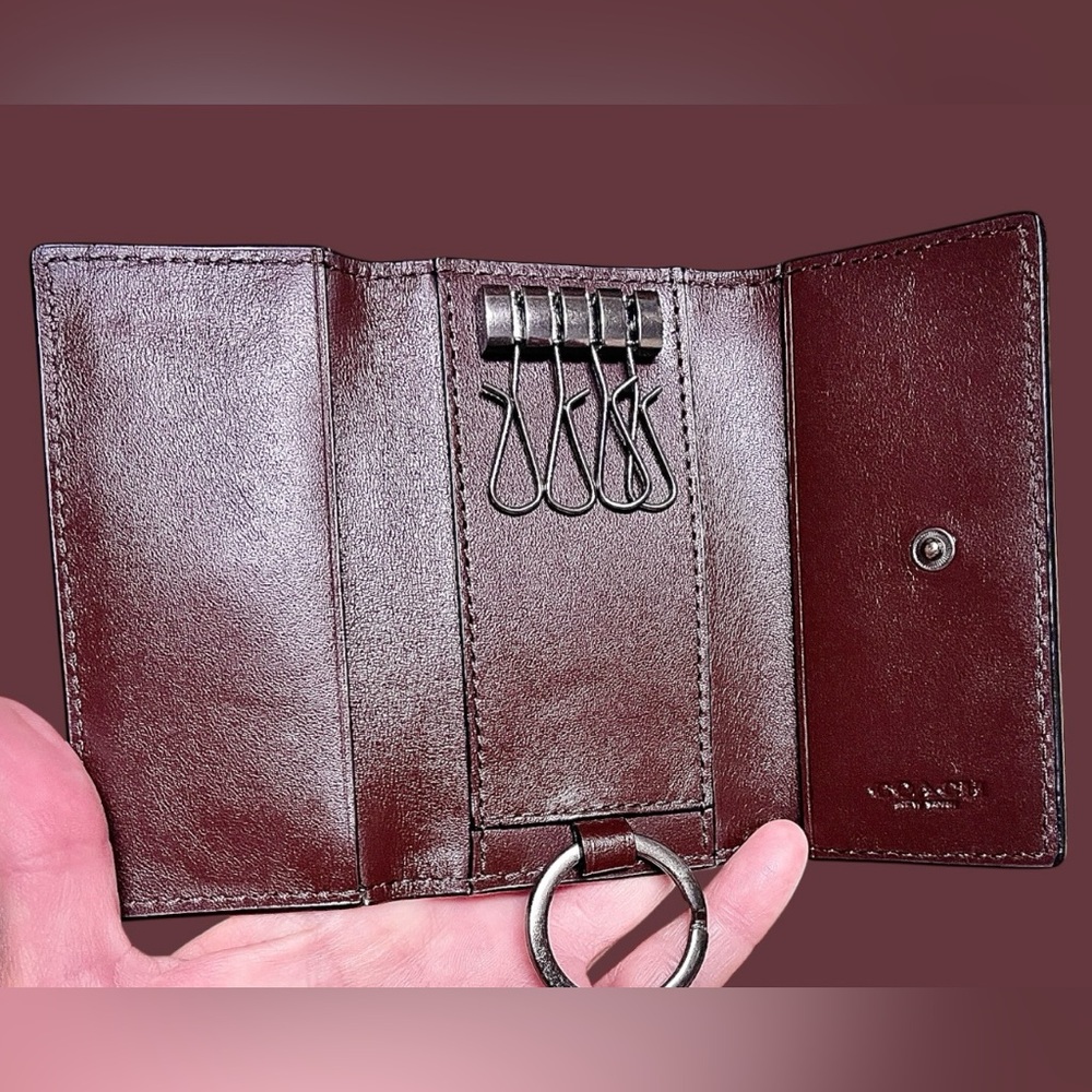 Unisex Coach NWOT Brown Leather Embossed Logo (multi) Key Holder Trifold Case - Picture 4 of 12